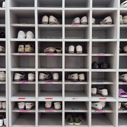 Come eliminare i cattivi odori dalla scarpiera e dalle scarpe